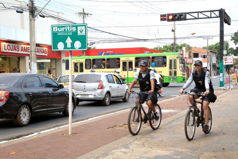 Policiamento ciclstico do 25 BPM, em Vrzea Grande