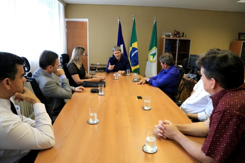 Secretrio se rene com representantes da Associao Hoteleira de Mato Grosso