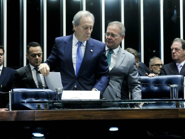 O presidente do Supremo Tribunal Federal, ministro Ricardo Lewandowski, e o presidente do Senado, senador Renan Calheiro