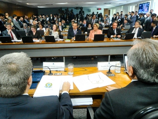 Comisso especial do impeachment no Senado analisa acusaes contra a presidente afastada Dilma Rousseff