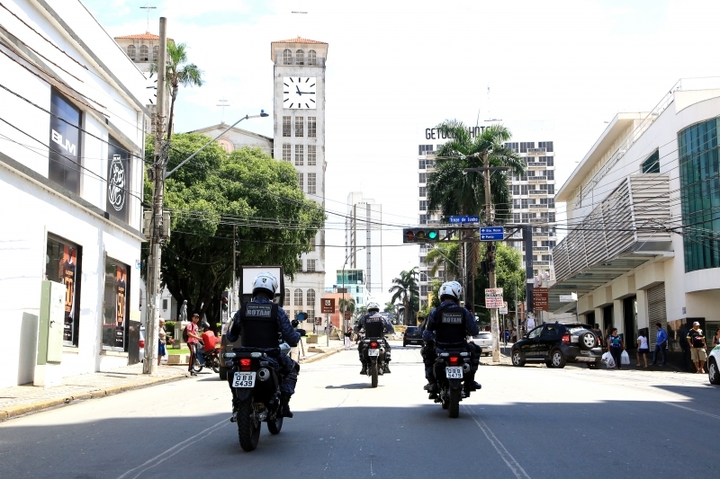 As motos so ferramentas importantes para o policiamento preventivo, em situaes de deslocamento emergencial