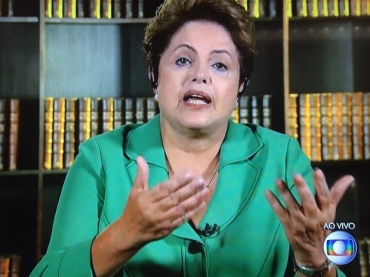  A presidente reeleita Dilma Rousseff (PT) afirmou na noite desta segunda-feira (27), em entrevista ao Jornal Nacional, 