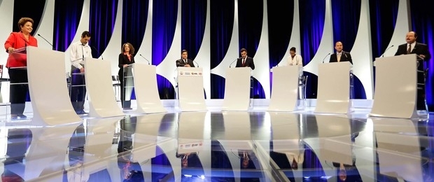 Candidatos no estdio do SBT durante o segundo debate entre presidenciveis da campanha eleitoral
