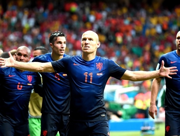 Histrico: Robben ajuda Holanda a humilhar Espanha em Salvador