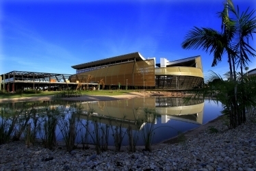 rea externa da Arena Pantanal ser um espao de lazer para a populao, inclusive com um lago artificial