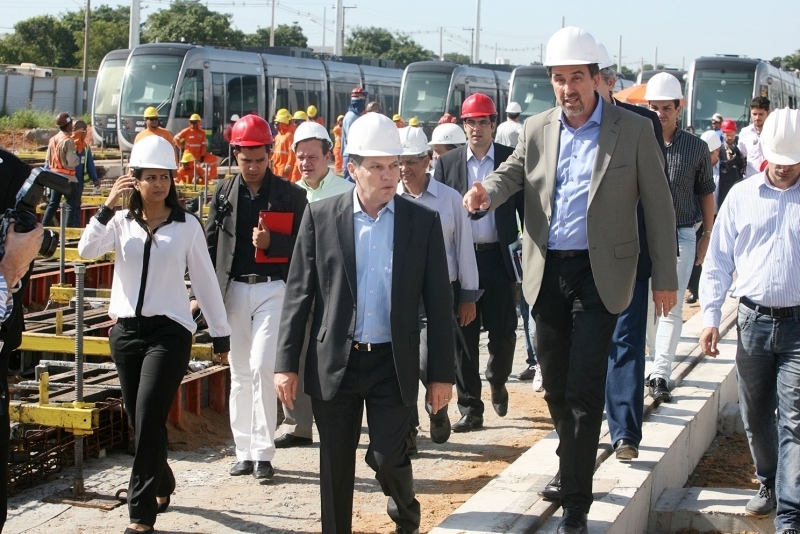 Governador Silval Barbosa e o ministro Gilberto Magalhes durante visita s obras da Copa