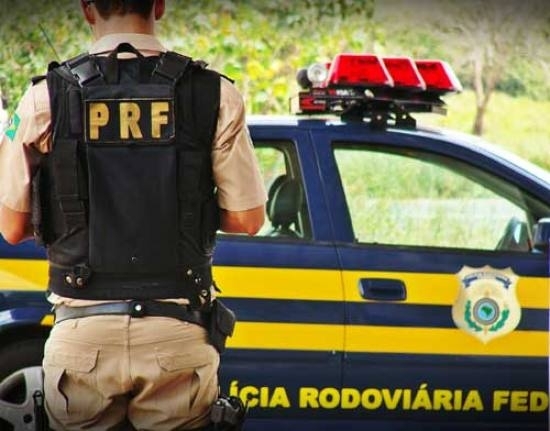 Os suspeitos foram abordados prximo ao posto da PRF da cidade de Cceres, onde acabaram trocando tiros com a polcia