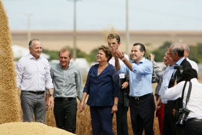 Presidenta Dilma Russeff e governador Silval Barbosa durante abertura da colheita de gros e inicio do Plantio da safra,