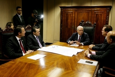 Silval Barbosa durante reunio com ministro dos Transportes, Csar Borges, em Braslia