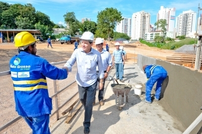 Governador Silval Barbosa durante visita nas obras de Mobilidade Urbana em Cuiab e Vrzea Grande