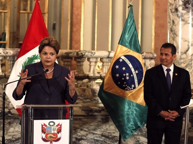 A presidente Dilma Rousseff ao lado do presidente Ollanta Humala em declarao oficial durante visita ao Peru