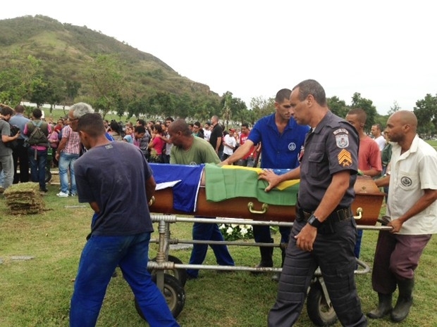 Corpo de PM morto em Bangu  enterrado em Sulacap