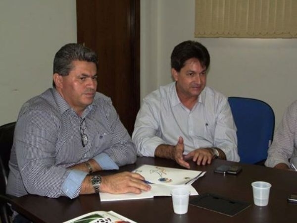 Roldo Lima Jnior e o secretrio municipal de Esporte de Cuiab, Carlos Brito