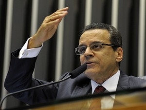 O presidente da Cmara, Henrique Alves, que prometeu aprovar a proposta durante campanha