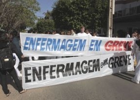 Greve dos enfermeiros e tcnicos da rede privada continua por tempo indeterminado na Capital 