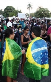 Aproxidamente 4 mil pessoas participaram da manifestao realizada em Vrzea Grande na tarde de sexta-feira (21). 