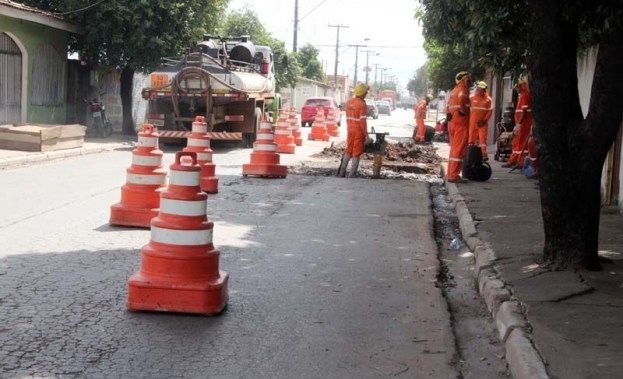 As obras de adequaes fazem parte da implantao da via permanente do Veculo Leve sobre Trilhos (VLT)