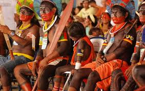 ndios Kaiaps durante encontro no Xingu