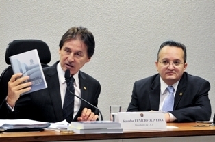 Senador Pedro Taques e senador Eunicio - CCJ