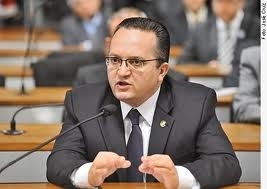 Senador Pedro Taques (PDT-MT) votou pela aprovao da proposta