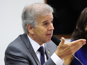 O deputado Edinho Arajo, relator do projeto que determina tolerncia zero para lcool no volante