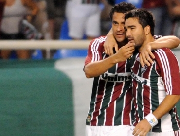 Fred e Deco comemoram o gol do Fluminense 
