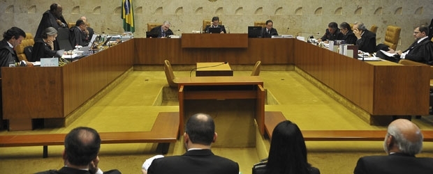 Ministros durante sesso em novembro de 2011 da Lei da Ficha Limpa