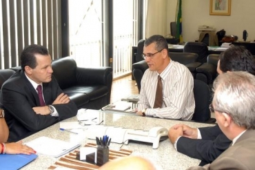 Governador Silval Barbosa reunido em Braslia com o presidente do Incra, Celso Lacerda