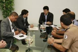 Secretrio Eder Moraes durante reunio com tcnicos do Ministrio da Justia