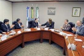 Governador Silval Barbosa testemunha do aditivo dos contratos para fornecimento e transporte de gs para Mato Grosso.