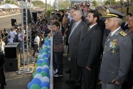 Vice-governador Chico Daltro prestegia desfilea ao Dia da Independncia, acompanhado do Gel. Joo Batista.
