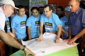 Governador Silval Barbosa e comitiva na divisa de Mato Grosso com o Par, em Guarant do Norte.