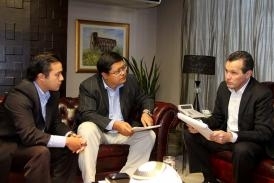 Governador Silval Barbosa recebe grupo de empresrios chineses