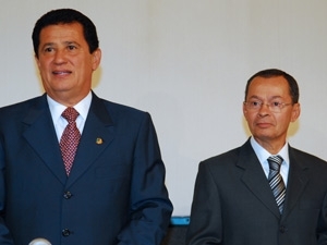 Foto do incio do ano mostra o ento ministro Alfredo Nascimento e Paulo Passos