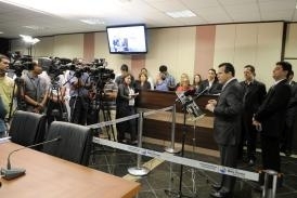 Governador durante coletiva de imprensa sobre a renegociao da dvida externa em Braslia