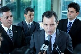 Governador Silval Barbosa, concede entrevista antes de reunio com secretrio do Tesouro Nacional, em Braslia