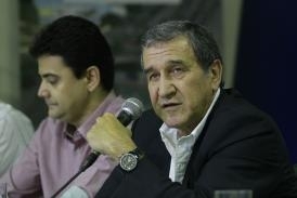 Presidente da Agecopa Eder Moraes e os demais diretores na coletiva com o tcnico do Tetra, Carlos Alberto Parreira