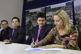 Secretria Roseli Barbosa assina convnio voltado para a qualificao profissional