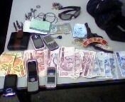 Foram roubados cerca de R$ 250,00 e celulares, mas todos os objetos foram recuperados.
