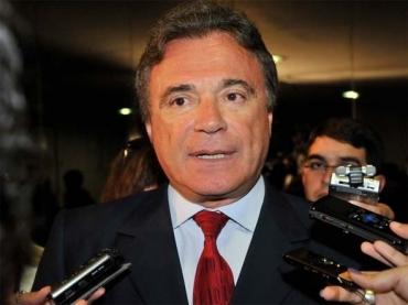Senador lvaro Dias, lder do PSDB no senado.