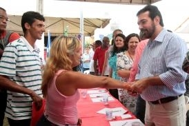 Governador em exerccio Chico Daltro participa de entrega de titulos a famlias de Rondonpolis