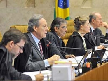 Ministros do STF durante a votao de recurso contra Lei da Ficha Limpa