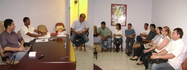 A Cmara Municipal de Paranatinga convocou uma reunio com a Transportadora Rondom, Secretrio de Obras do municpio.