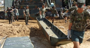 Cerca de 90 homens do Exrcito participam de reconstruo de ponte em Bom Jardim