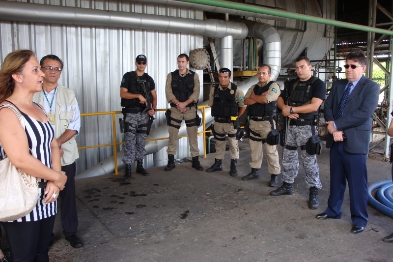 Autoridades presenciam queima do segundo lote de drogas da DRE.