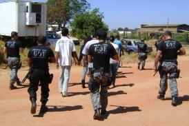Polcia Civil em operao no interior do Estado contra o trfico de drogas.