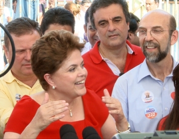 Dilma reforou o compromisso em dar continuidade s obras de a infraestrutura.