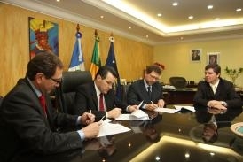 Governador e secretrio Pedro Nadaf recebe grupo de empresrios de minerao para assinatura de protocolo