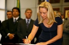 Secretria Roseli Barbosa assina termo de parceria com Tribunal de Justia de Mato Grosso.