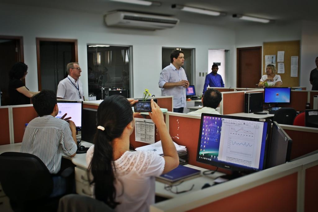 Secretrio da Seplan, Gustavo de Oliveira, conversa com servidores sobre foco da reduo do horrio de trabalho no servio pblico